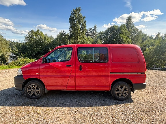 Toyota HiAce 3 of 16