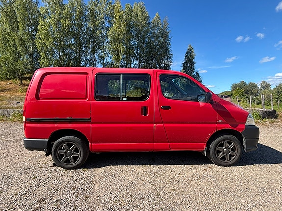 Toyota HiAce 5 of 16