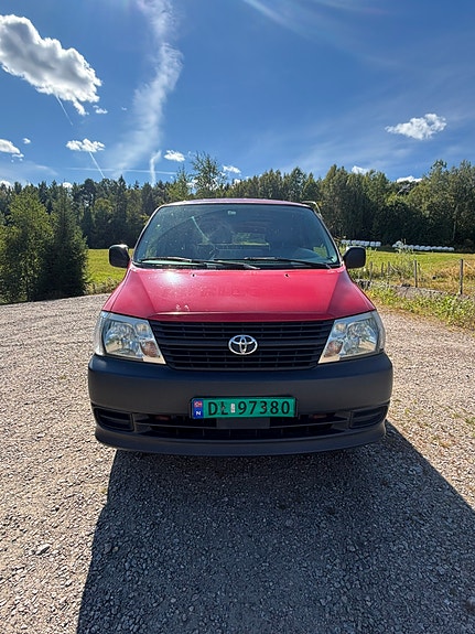 Toyota HiAce 2 of 16