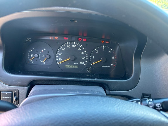 Toyota HiAce 9 of 16