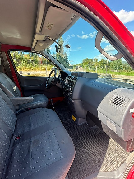 Toyota HiAce 8 of 16