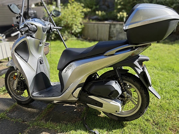 Honda SH 125 3 of 4