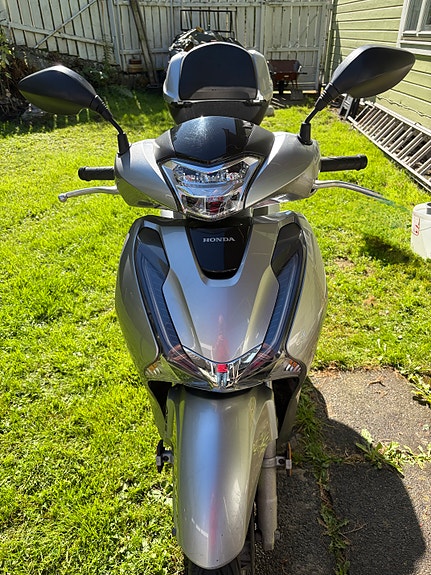 Honda SH 125 2 of 4