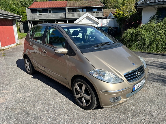 Mercedes-Benz A160 d 2 of 17