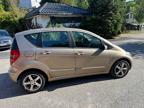 Mercedes-Benz A160 d 3 of 17