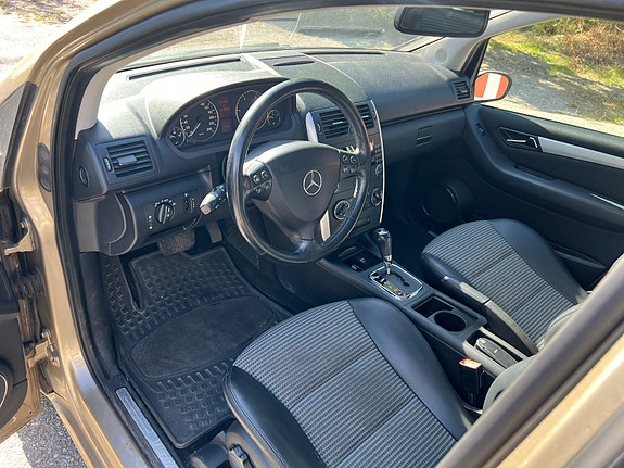 Mercedes-Benz A160 d 7 of 17