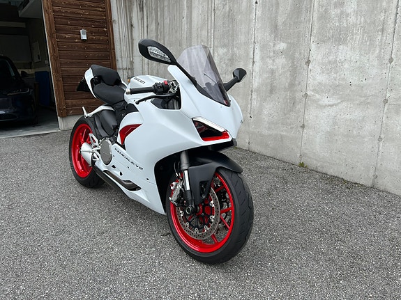 Ducati Panigale V2 9 of 18