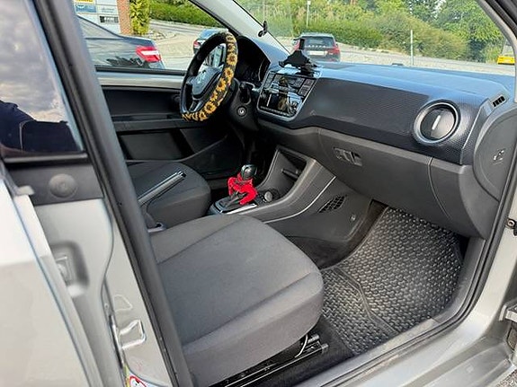 Volkswagen UP! 8 of 11