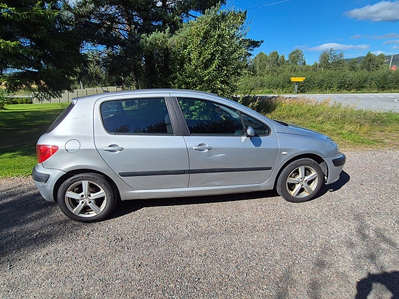 Peugeot 307 2 of 11