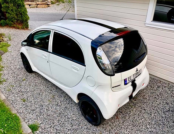 Mitsubishi i-Miev 2 of 5