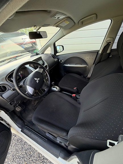 Mitsubishi i-Miev 3 of 5
