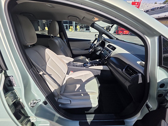 Nissan Leaf 8 of 30