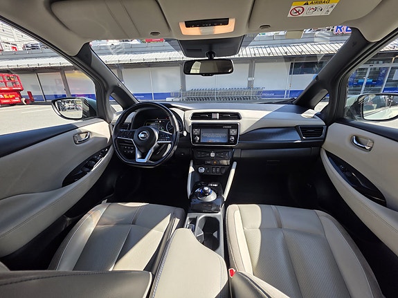 Nissan Leaf 24 of 30