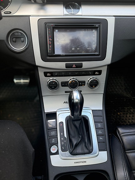Volkswagen Passat 16 of 17