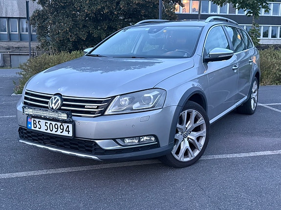 Volkswagen Passat 2 of 17