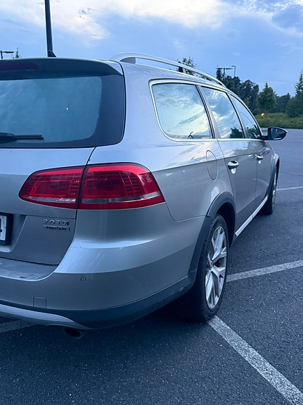 Volkswagen Passat 9 of 17