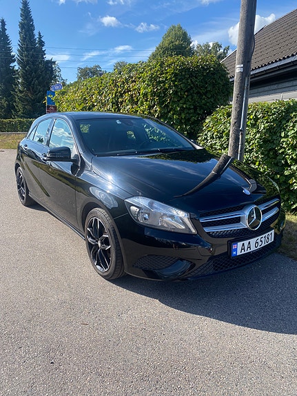 Mercedes-Benz A180 d 2 of 13