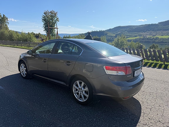 Toyota Avensis 6 of 18