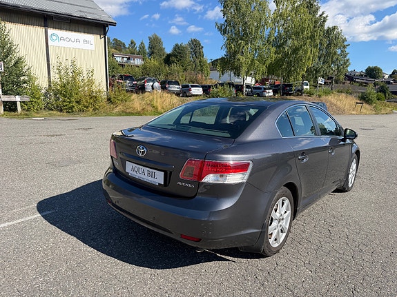 Toyota Avensis 7 of 18