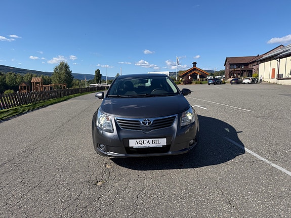 Toyota Avensis 3 of 18
