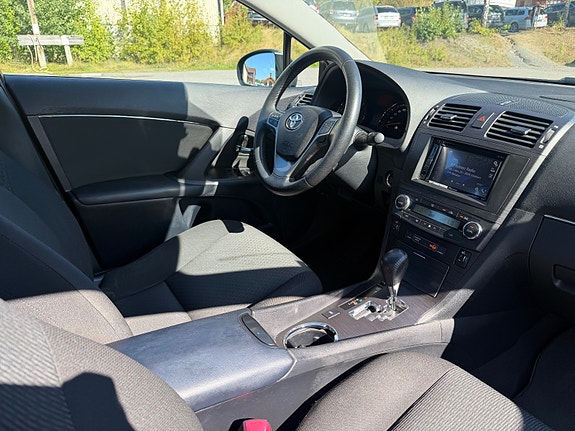 Toyota Avensis 14 of 18