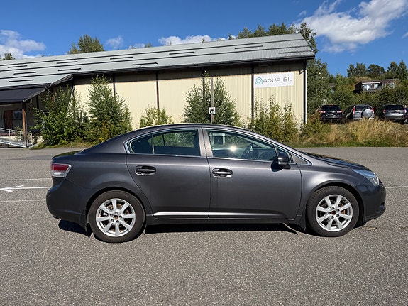 Toyota Avensis 4 of 18