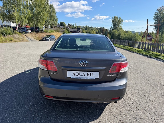 Toyota Avensis 8 of 18
