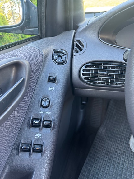 Chrysler Stratus 18 of 23