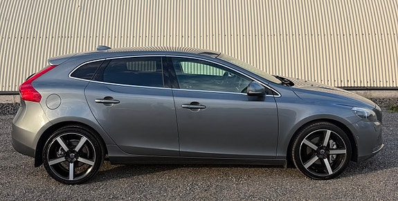 Volvo V40 4 of 25
