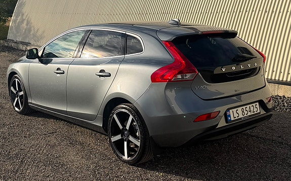 Volvo V40 8 of 25