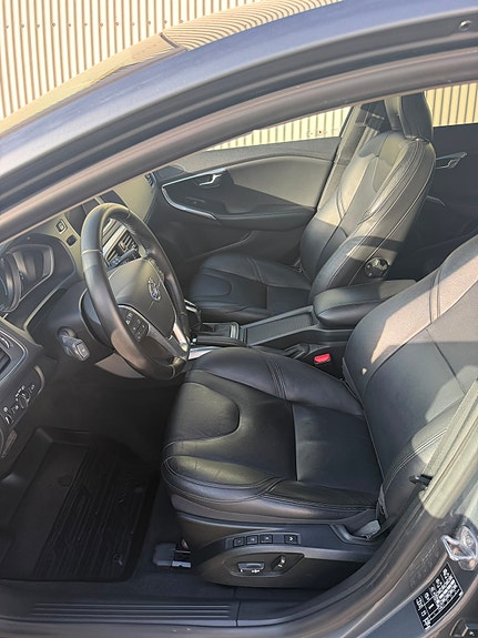 Volvo V40 14 of 25