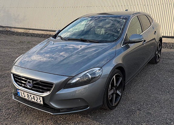 Volvo V40 12 of 25