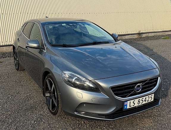 Volvo V40 3 of 25