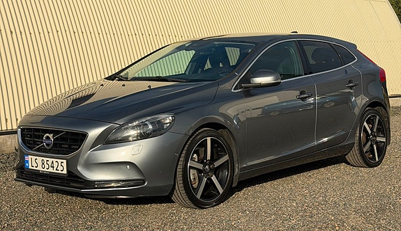 Volvo V40 11 of 25