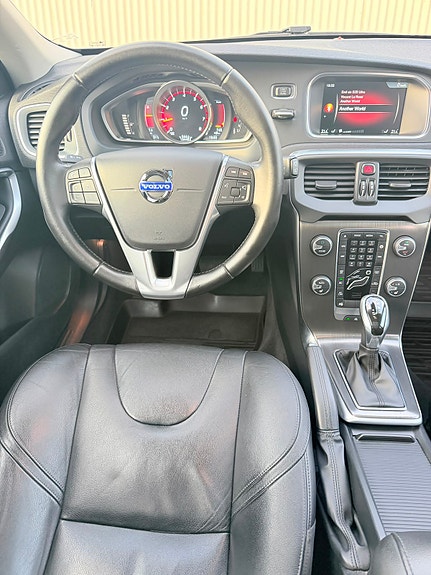 Volvo V40 16 of 25