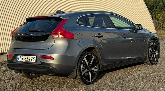 Volvo V40 5 of 25
