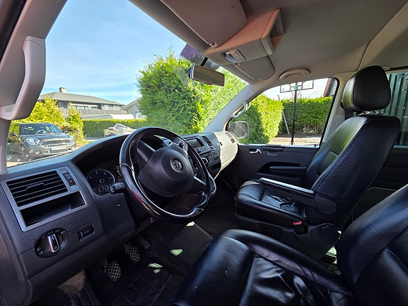 Volkswagen Multivan 8 of 12