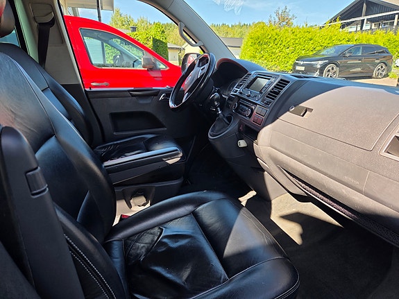 Volkswagen Multivan 7 of 12