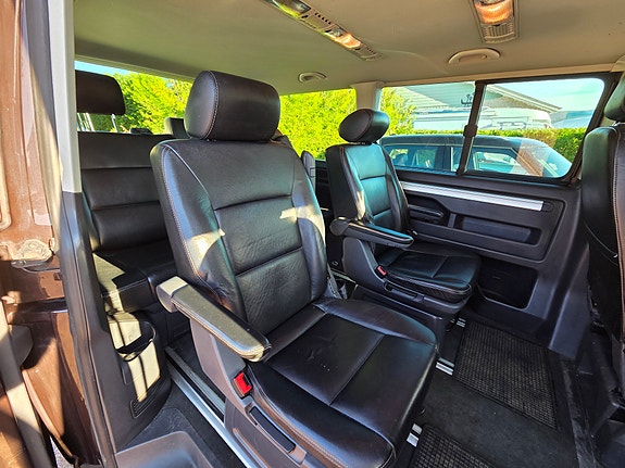 Volkswagen Multivan 12 of 12