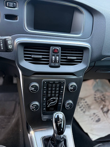 Volvo V40 2 of 21