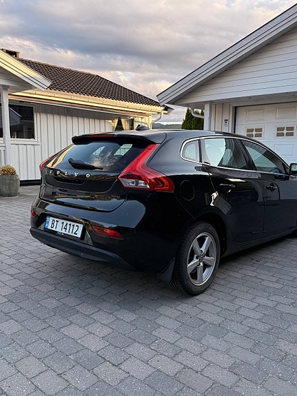 Volvo V40 14 of 21