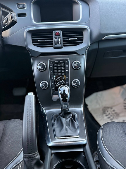 Volvo V40 8 of 21