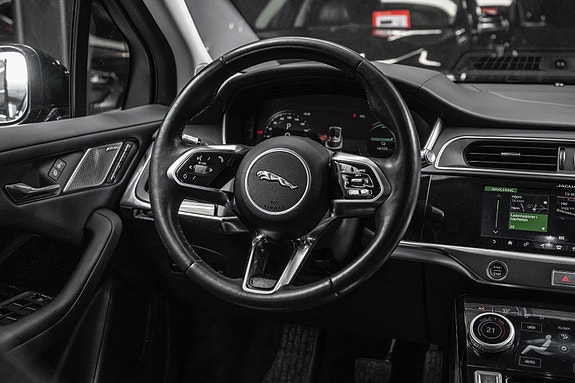 Jaguar I-PACE 16 of 30
