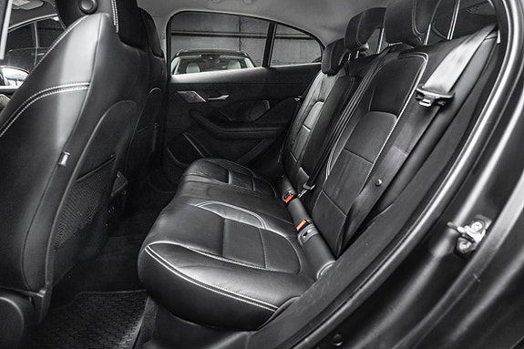 Jaguar I-PACE 28 of 30