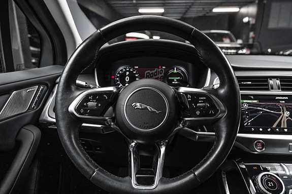 Jaguar I-PACE 17 of 30