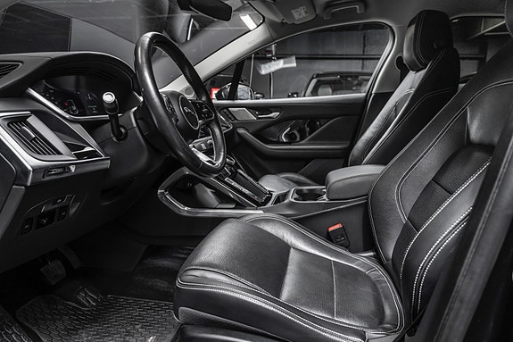 Jaguar I-PACE 12 of 30
