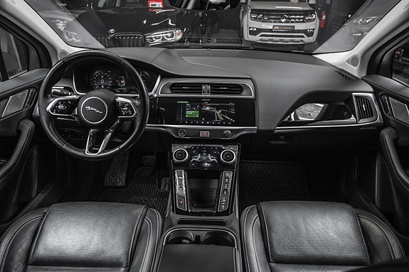 Jaguar I-PACE 15 of 30