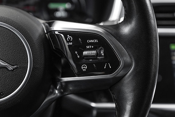 Jaguar I-PACE 18 of 30
