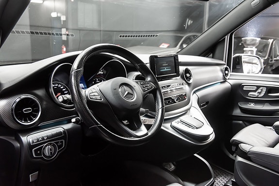 Mercedes-Benz V300 d 13 of 23