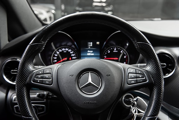 Mercedes-Benz V300 d 14 of 23